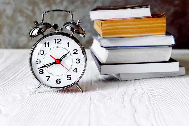 alarm clock time to read books - Foto, immagini