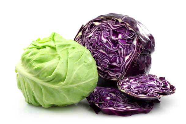 Freshly cut red and white cabbage - Zdjęcie, obraz