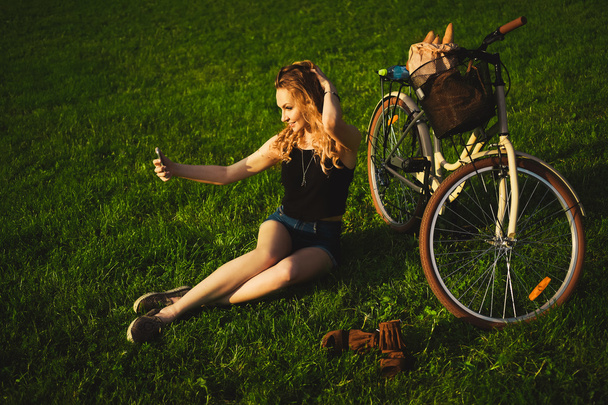 Young beautiful woman making selfie outdoors - Fotografie, Obrázek