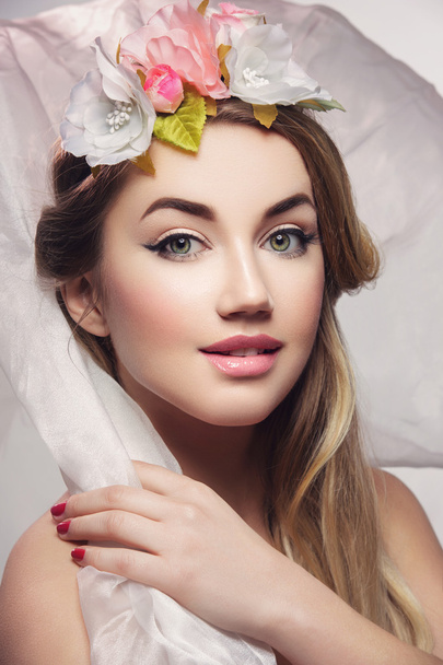 Beautiful girl with flowers in hair - Zdjęcie, obraz