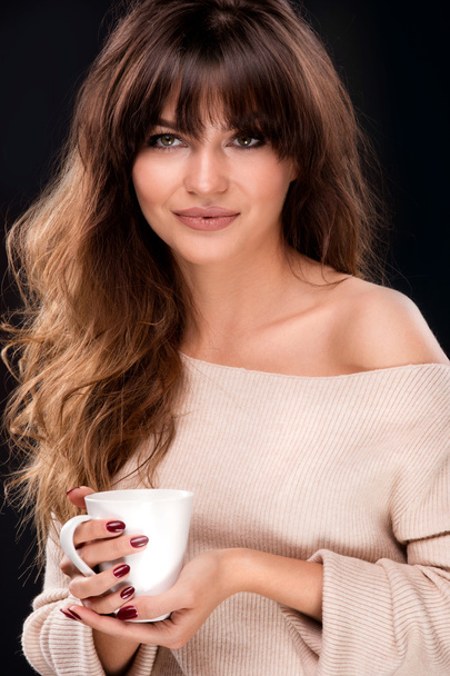 Pretty woman drinking coffee. - Foto, Imagem