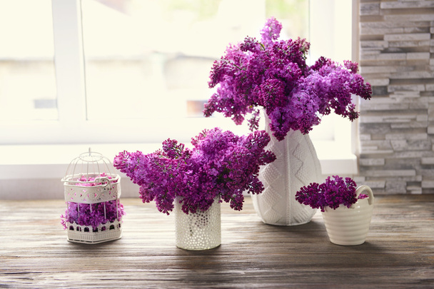 Lilac bouquets in vases - Foto, Imagen