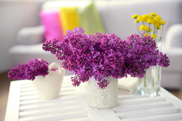 Lilac bouquets in vases - Foto, immagini