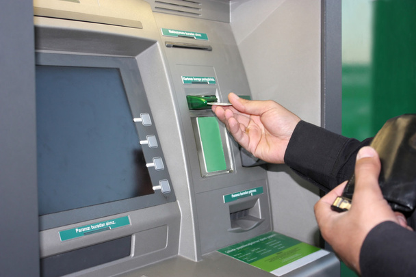 Transação em um ATM
 - Foto, Imagem