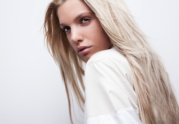 Amazing studio portrait of beautiful young blond woman. - Foto, Imagen