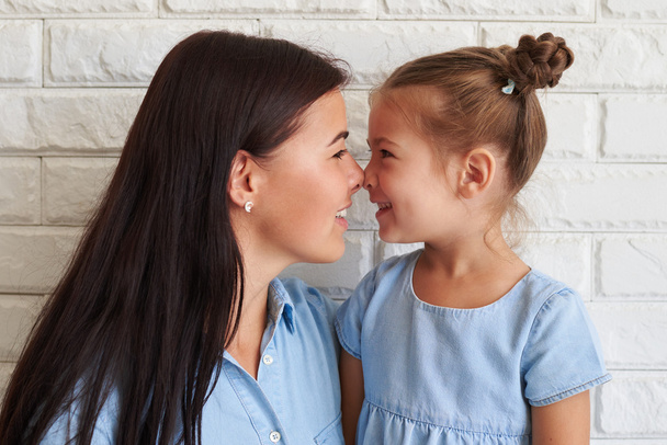 Daughter's laughter makes mother's heart smile - 写真・画像