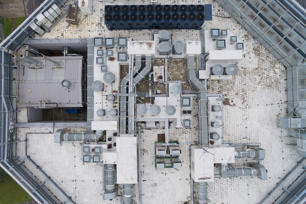 Вид на повітря обладнання на даху сучасна будівля
 - Фото, зображення