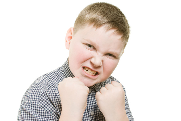 Злой мальчик с кулаками
 - Фото, изображение