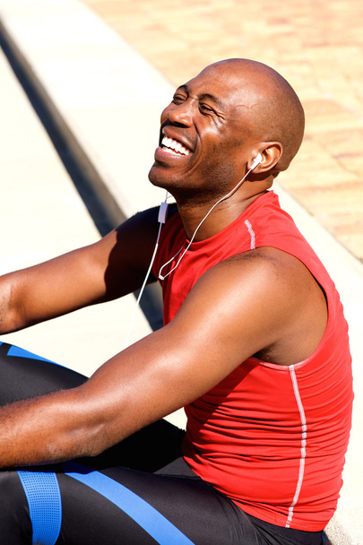 Muž šťastný mladý sportovní relaxaci na čerstvém vzduchu - Fotografie, Obrázek