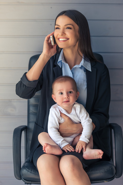Business κυρία με το μωρό - Φωτογραφία, εικόνα
