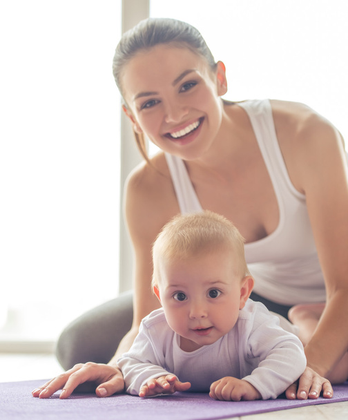 Sporting mom and baby - Photo, Image