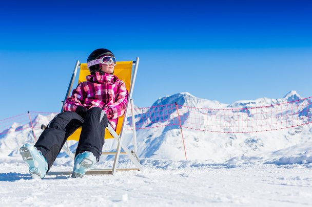 odpočívající ženy lyžař - Fotografie, Obrázek