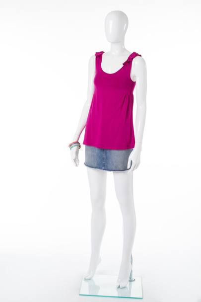 Etalagepop in roze sleeveless top. - Foto, afbeelding