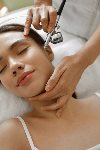 Facial Skincare. Woman Receiving Oxygen Peeling Beauty Treatment - Valokuva, kuva