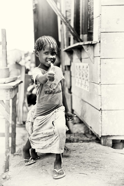 Little Ghanaian boy shows OK for the camera - Foto, Imagem