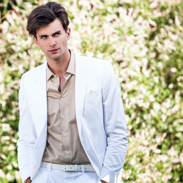 Elegant handsome man in white costume pose outdoor - Fotografie, Obrázek