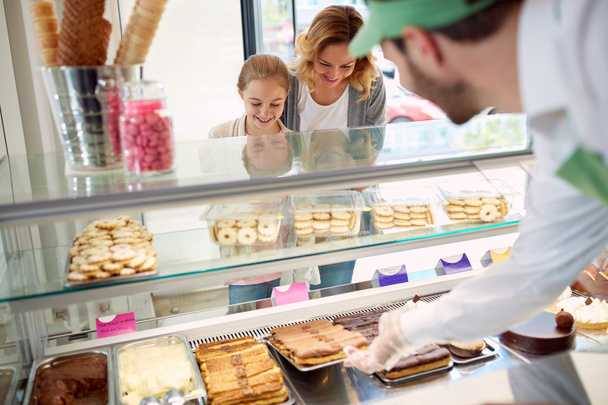 Customers in pastry shop - Фото, зображення