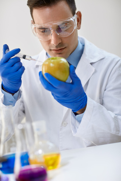 Food testing in the laborator - Foto, imagen