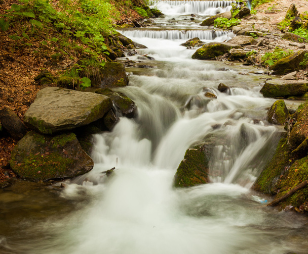 Impresionante cascada limpia
 - Foto, Imagen