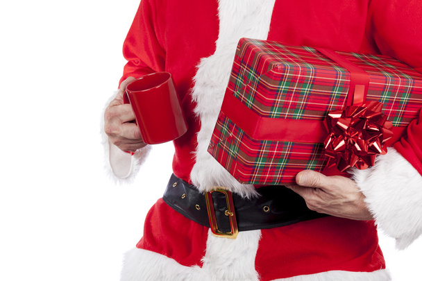 Babbo Natale con un regalo rosso inchinato
 - Foto, immagini