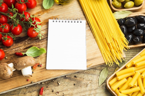 Italian ingredients with blank recipe notebook - Valokuva, kuva
