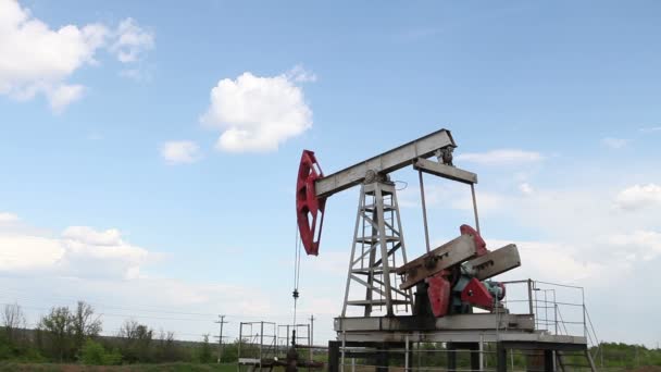 the oil pump is pumping oil. Cloudy sky. - Footage, Video