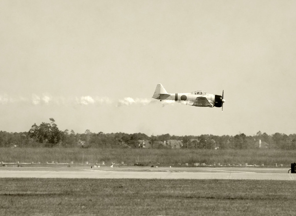 Stary samolot wojskowy - Zdjęcie, obraz