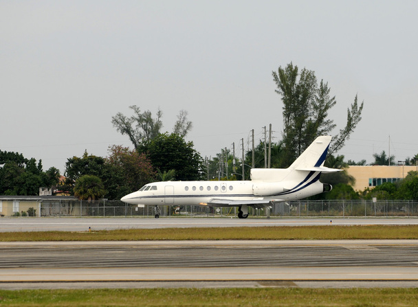 Business jet leszállás - Fotó, kép