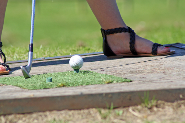 nő golfozni - Fotó, kép