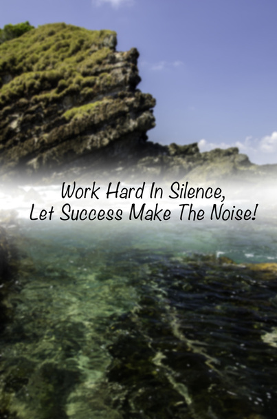 「沈黙の中、聞かせて成功で仕事ハードの騒音を作るインスピレーションを引用"  - 写真・画像