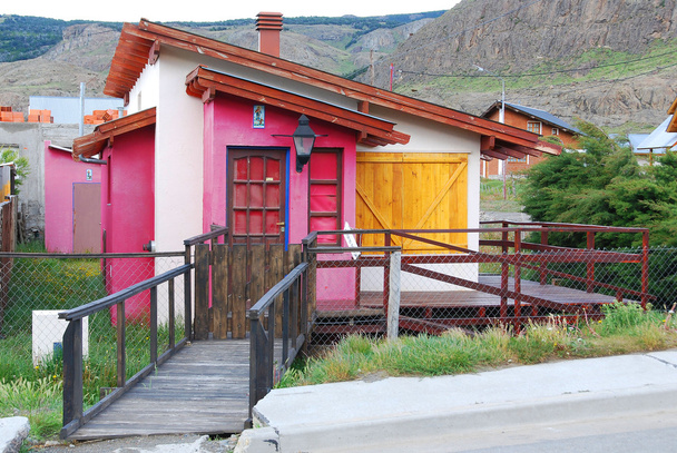 Renkli ev El Chalten, Patagonya, Arjantin - Fotoğraf, Görsel