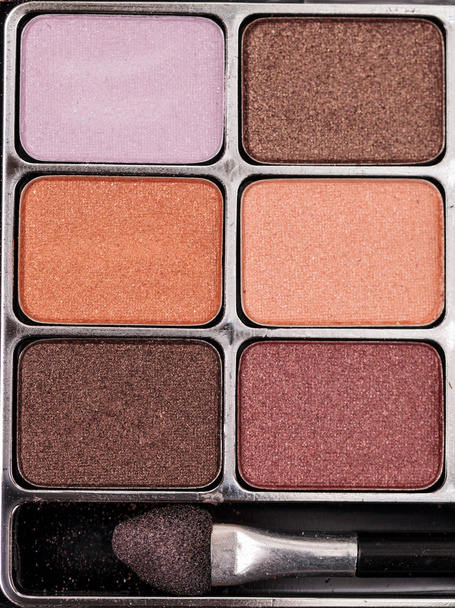 Загар, оранжевый, фиолетовый, сиреневый и коричневый тени для глаз
 - Фото, изображение