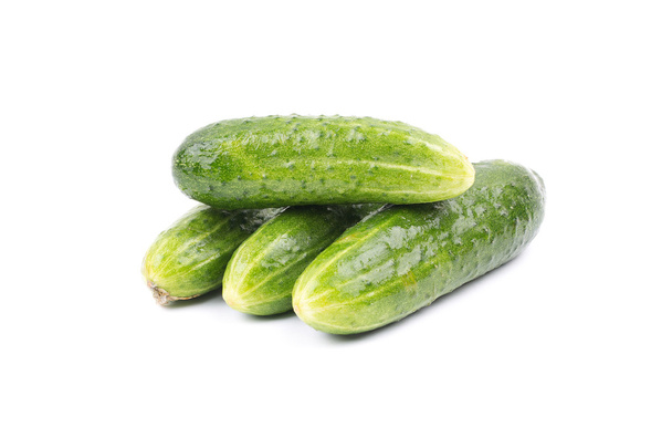 Verse komkommers op een witte achtergrond  - Foto, afbeelding