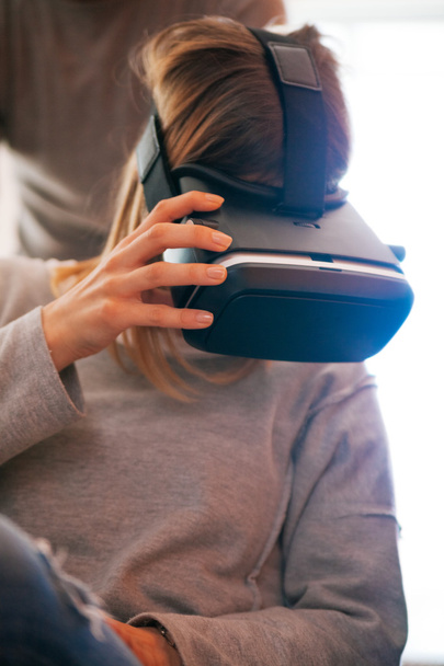 Young Female Using VR - Zdjęcie, obraz