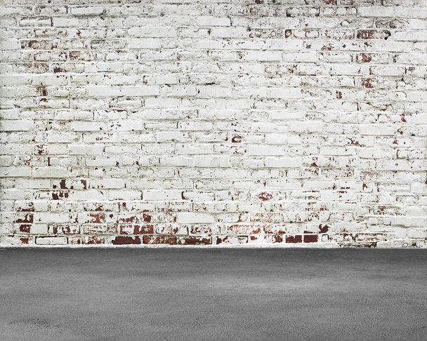 Régi meztelen tégla fal koszos beton padló - Fotó, kép