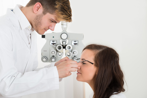 Male Optician Wearing Eyeglasses To The Woman - Fotoğraf, Görsel