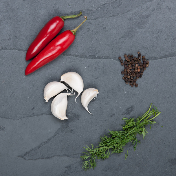 Kopr, česnek, červená paprika - Fotografie, Obrázek