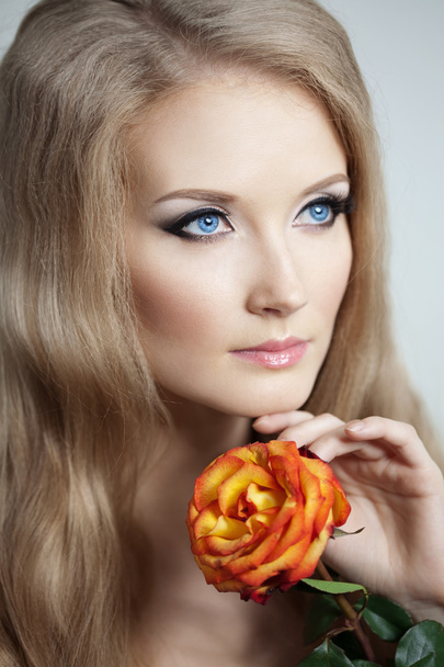 Beautiful woman with a rose - Foto, imagen