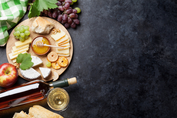 Wine, grapes, cheese - Фото, изображение