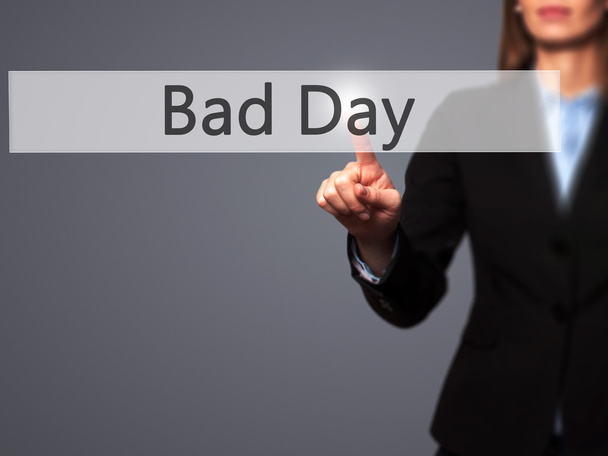 Bad Day - Empresaria botón de la mano pulsando en la pantalla táctil int
 - Foto, Imagen