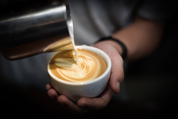how to make coffee latte art - 写真・画像