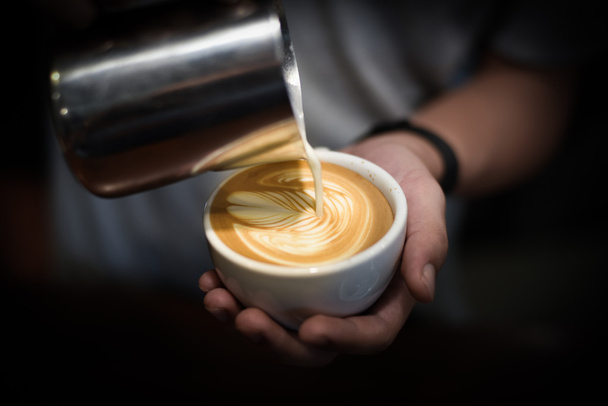 how to make coffee latte art - Valokuva, kuva