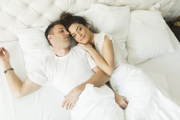 Young couple in bed - Φωτογραφία, εικόνα
