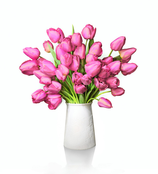 Strauß roter Tulpen in weißer Vase - Foto, Bild