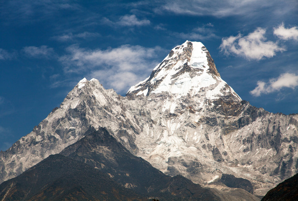 Vista del monte Ama Dablam en el camino al campamento base del Everest
 - Foto, imagen