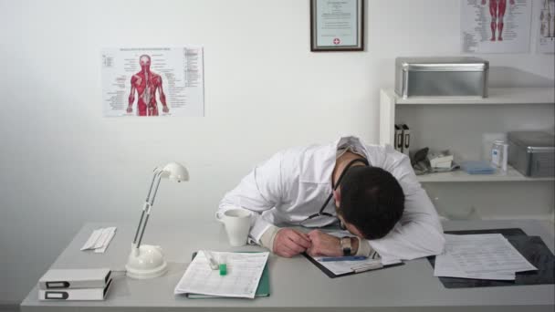 Doctor sleep at work - Materiaali, video