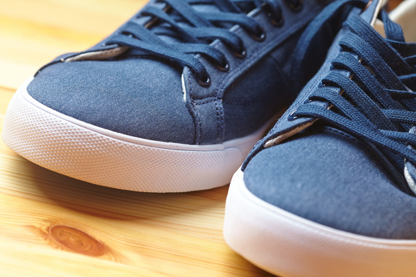 Zapatos deportivos azules
 - Foto, Imagen