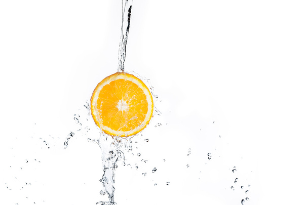 Arancione con spruzzi d'acqua
 - Foto, immagini