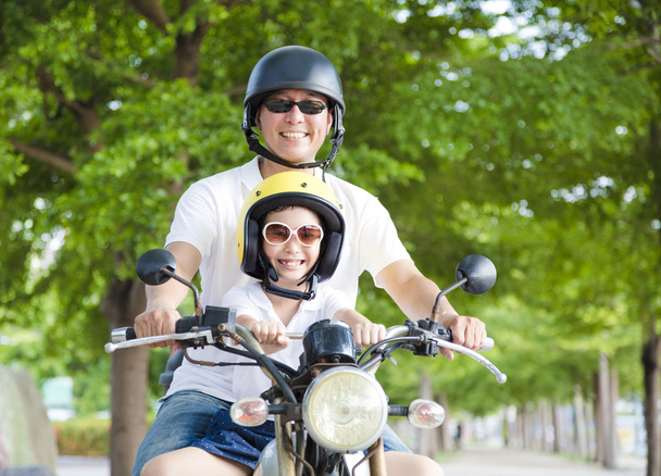 Gelukkig vader en dochter op motorfiets reizen  - Foto, afbeelding