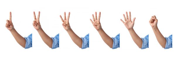 ensemble de comptage des mains avant signe avec un coude dans une chemise en jean., isolé sur fond blanc
 - Photo, image